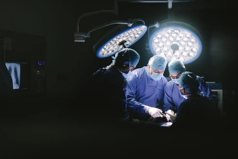 A ‘black box’ to assess and train expert surgical teams